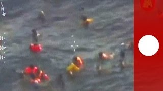 Video del rescate de decenas de inmigrantes náufragos cerca de Malta [upl. by Nierman]