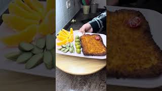 Almoçando bife de frango à milanesa short [upl. by Annoyk]