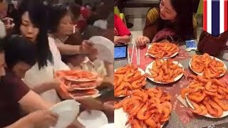 Chinese tourists pig out at buffet in Thailand criticized as wasteful  TomoNews [upl. by Geilich]