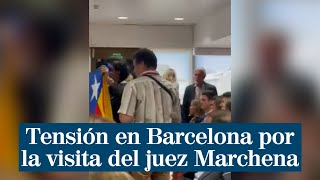 Sacan una estelada en un acto del juez Marchena en Barcelona quot¡Fuera por favorquot [upl. by Atauqal676]