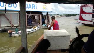 MANOBRANDO BARCO EM COARI  AMAZÔNIA [upl. by Aleira81]