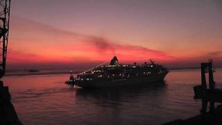 ARTANIA amp AMADEA  Ablegen in Bremerhaven am 28911 zu Sonnenuntergang [upl. by Avir]