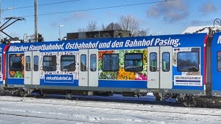 Zwei Werbe SBahnen im verschneiten Bahnhof Holzkirchen [upl. by Aimet]