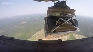 Hummer sendo jogado de uma aeronave militar  Humvee Airdrop From C 17 [upl. by Esimaj373]