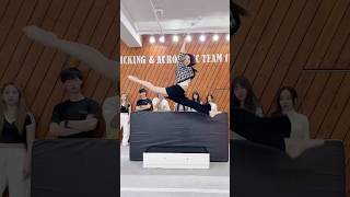 공중에서 다리찢기⁉️😱 Split Balance Challenge [upl. by Takara]