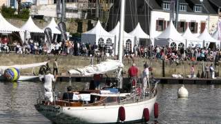 le bateau blanc NORYEMA IV À Douarnenez [upl. by Gove]