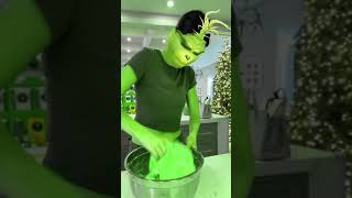 Kylie and Kendall Jenner bake Bishi for the first time for Xmas [upl. by Eicram982]