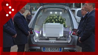 Funerali Giulia Cecchettin a Saonara larrivo del feretro [upl. by Atilek]