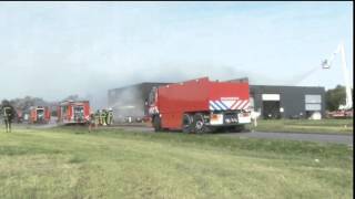 Livebeelden grote brand industrieterrein Veldkamp Borne [upl. by Ahtinak]