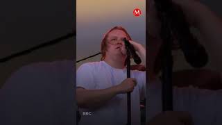 Lewis Capaldi vive un ataque del síndrome de Tourette en pleno concierto milenioshorts [upl. by Kolb]