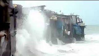 Houses in Mumbai where sea waves splash as far as into the living rooms [upl. by Sesom847]