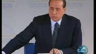 Berlusconi contestato a Bari quotVergognaquot [upl. by Zalea]