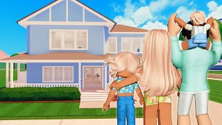 🏠 HOUSE SHOPPING with my FAMILY 👪  Berry Avenue RP [upl. by Cheryl]