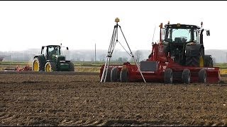 John Deere 6210R e 7530 Premium livellamento risaia  ricefield grading 29032014 [upl. by Hoy]