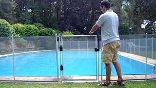 Valla piscina BABYSECUR puerta automatica [upl. by Kiyoshi]