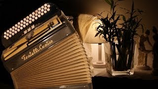 Accordeon Paris avec un Mengascini [upl. by Tumer]