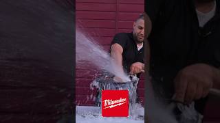 Gereedschap Review De waterbestendigheid van de Milwaukee M18FPD3 Schroefmachine testen [upl. by Naot]