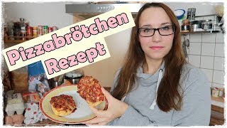 Pizzabrötchen Rezept  Rezept unter 10min  Katrin [upl. by Adlig911]