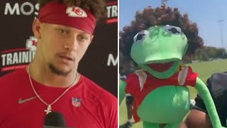 Patrick Mahomes responds to the Kermit the Frog puppet at Raiders training camp 🐸 [upl. by Anelem843]