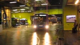 Arnhem Trolley Bus  Spitsuur op het centraal station Peak hour on central station [upl. by Mehala]