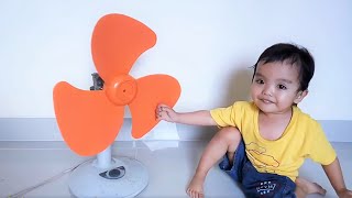 Bermain dengan Kipas Angin Baling Besar Warna Oranye  Fan Orange propeller [upl. by Eerhs]