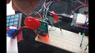 V1  Chatière éléctronique sécurisée avec la techno Arduino  RFID et SERVO [upl. by Kabab]