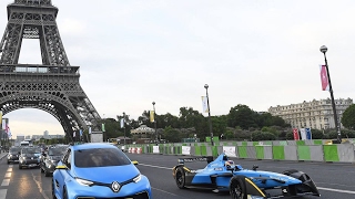 Les Renault ZE16 et Zoe eSport en action dans Paris [upl. by Ilise]