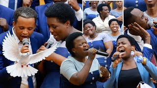 Haleluyaaaa Imana iratsinze Chorale Jehovah Jureh ihembuye imitima yimbaga yabantu mbega umunezero [upl. by Akerdnahs]