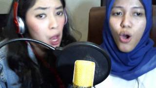 Comeback Home  2NE1 live cover by Tiffani and Key on Halloshow [upl. by Valeta56]