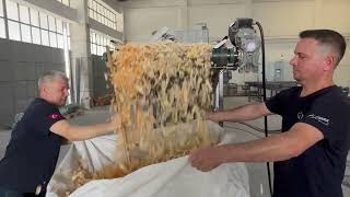 WOOD SHAVING MACHINE FOR HORSE BEDDING [upl. by Atinod]