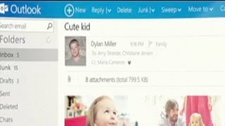 Microsoft rebaptise Hotmail en Outlook [upl. by Kellina268]