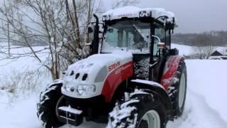 Steyr KOMPAKT 4075 im Schnee [upl. by Mlohsihc829]